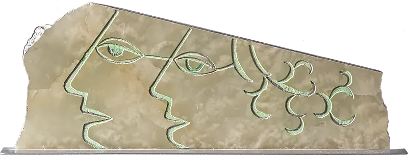 Visi nel Vento, natural state — translucent alabaster with wind-shaped face profiles and silver leaf, on aluminium base